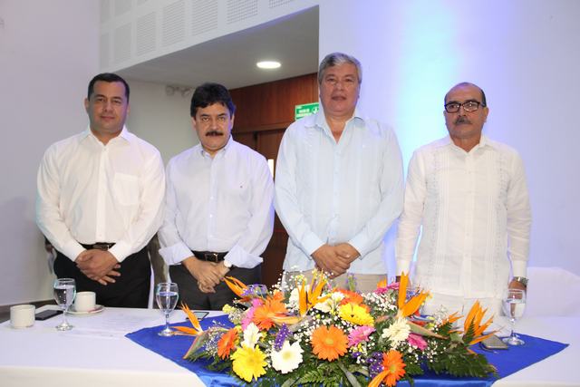 • Heraclito Landinez, Superintendente delegado de gestión de las Cajas de Compensación, Luis Miguel Losada Polanco; Director Administrativo de Comfamiliar Huila, Consuelo Hoyos de Losada, Ramón Antonio García Jácome, Vicepresidente del consejo directivo de Comfamiliar Huila; José Leonardo Rojas, Superintendente de Subsidio Familiar, Francisco Javier Lozano Solórzano, Consejero; Rafael Trujillo, Director de gestión de las Cajas de Compensación, Carol Larrarte Castillo, Agente vigilante especial y Yesid Orlando Perdomo, Revisor Fiscal de Comfamiliar Huila.